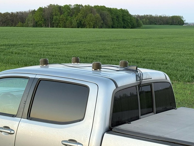 EW Nomad antenna array on vehicle roof